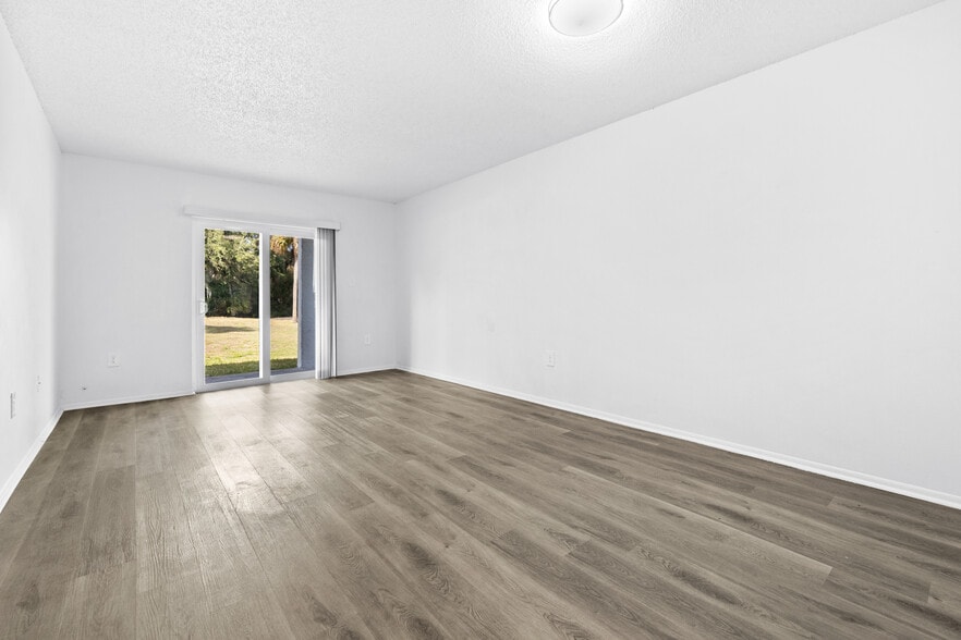 Building Photo - Emerald Place Apartments