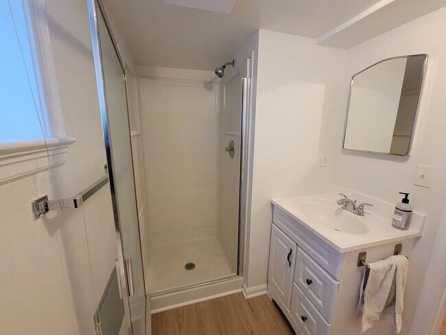 Building Photo - An exceptionally large and well-appointed 1BR 1BA with ALL utilities near Georgetown