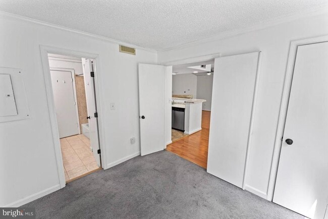 Building Photo - 1013 Fallcrest Ct