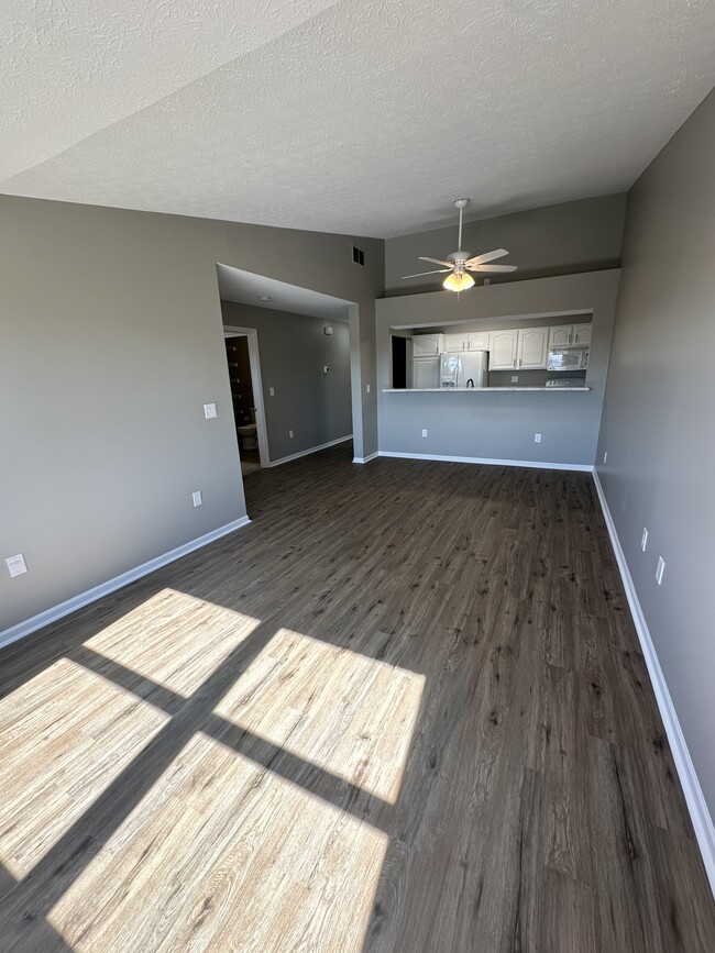 Building Photo - 483A Yale Dr