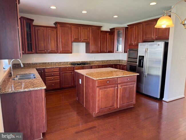 Building Photo - 9719 Inkwood Dr