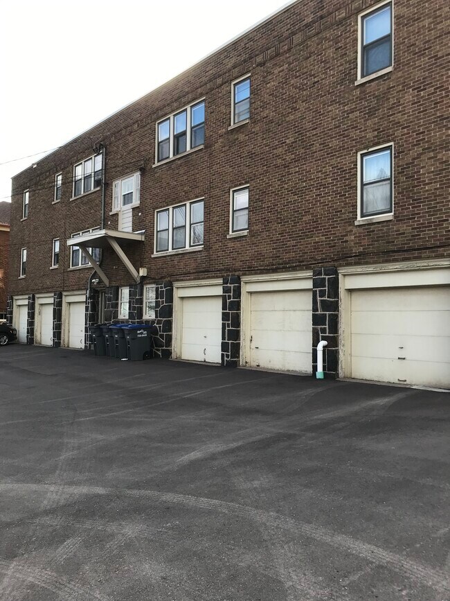 Garages - 1820 Jefferson St