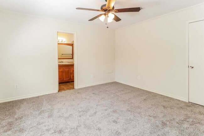 Building Photo - 84 Fallshire Dr