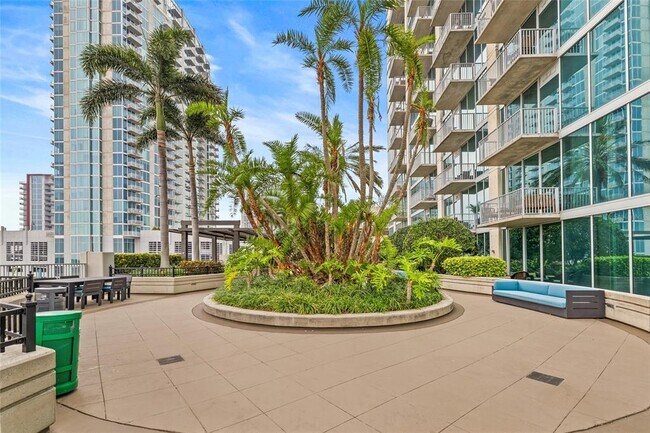 Building Photo - 777 N Ashley Dr