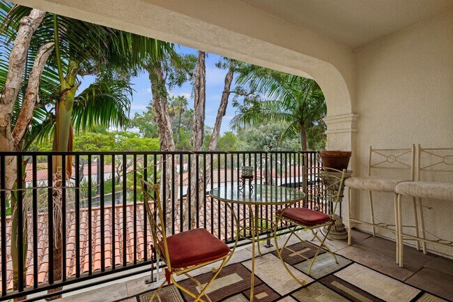 Building Photo - Fully Furnished 1BR/1BA – Top-Floor El Esc...