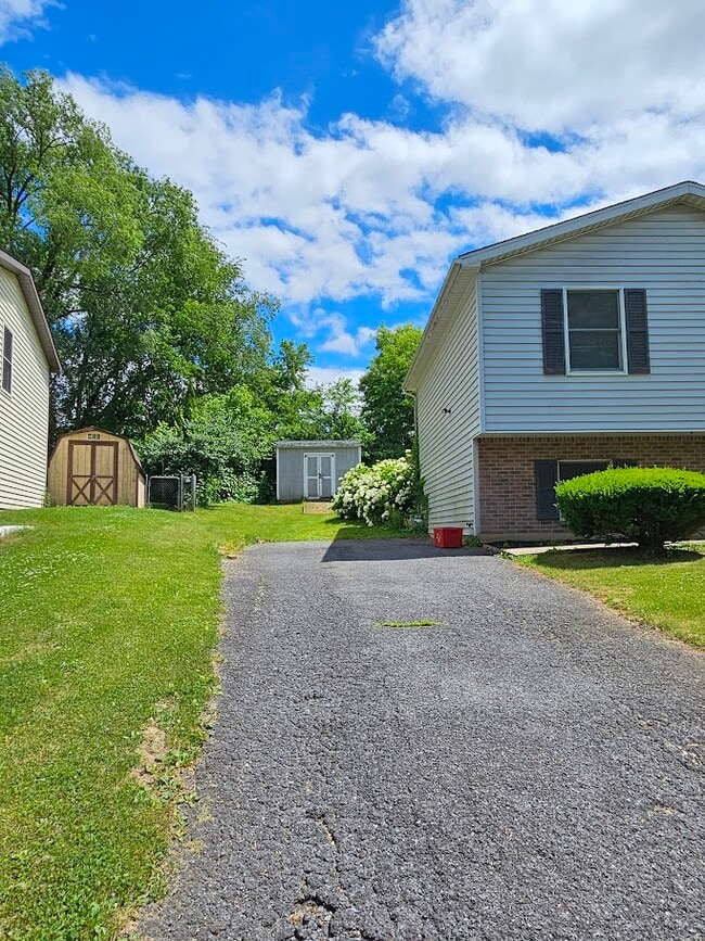 Building Photo - 100 Kuhns Ln