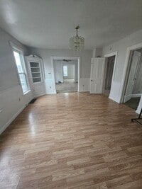 Building Photo - Lower 3 bedroom west side