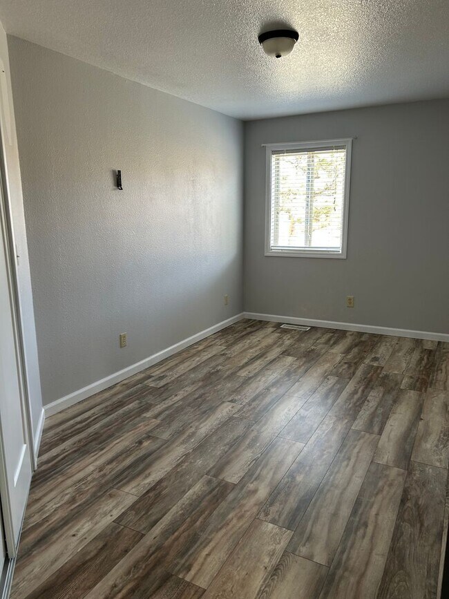 Building Photo - Beautiful 10 Acre Property Columbus, MT!