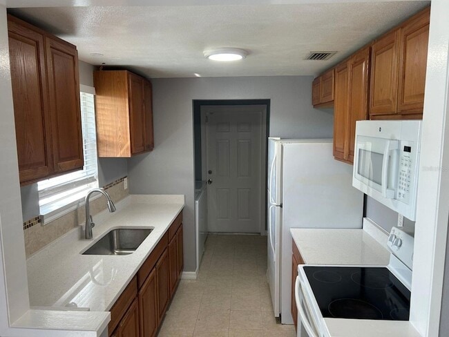 Building Photo - 5116 Kirkland Ave