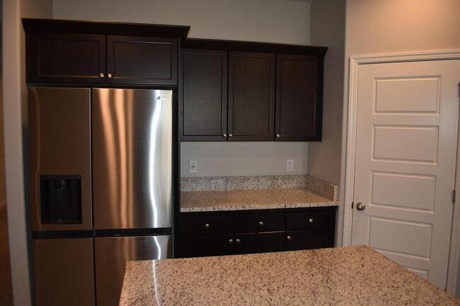 Building Photo - 610 Wood Crest Ave