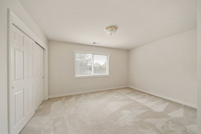 Building Photo - 2284 NW Wheatfield Way