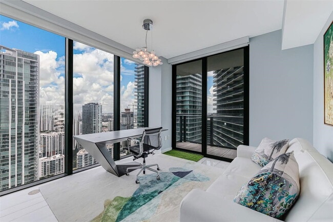 Primary Photo - 3131 NE 7th Ave