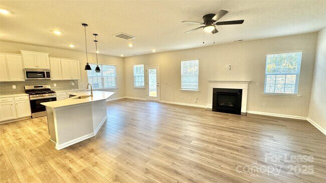 Building Photo - 1612 Swallow Tail Dr