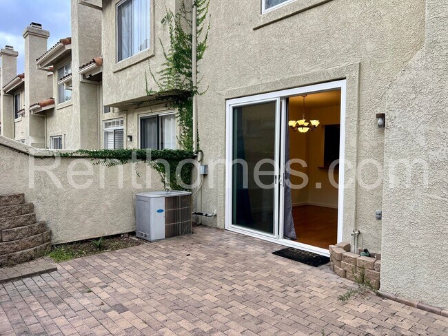 Building Photo - 10960 Creekbridge Pl
