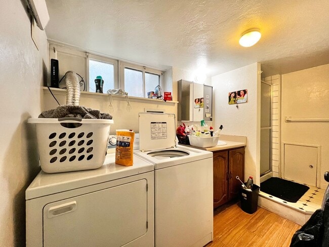 Building Photo - Cozy 1-Bedroom Basement Apartment blocks f...