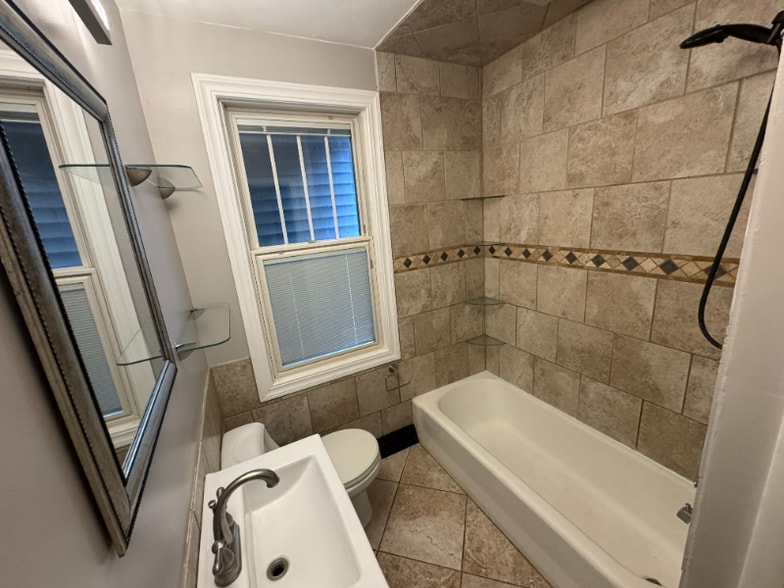 Building Photo - 830 25th St