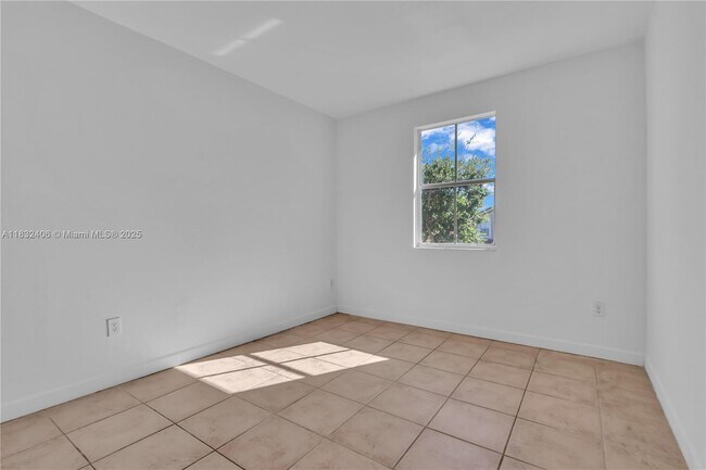 Building Photo - 27463 SW 137th Ct