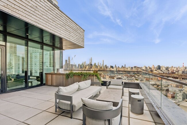 Building Photo - 45-30 Pearson St