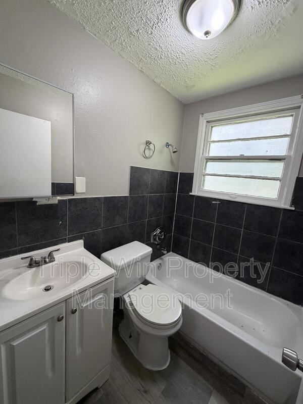 Building Photo - 1113 Highmont Dr