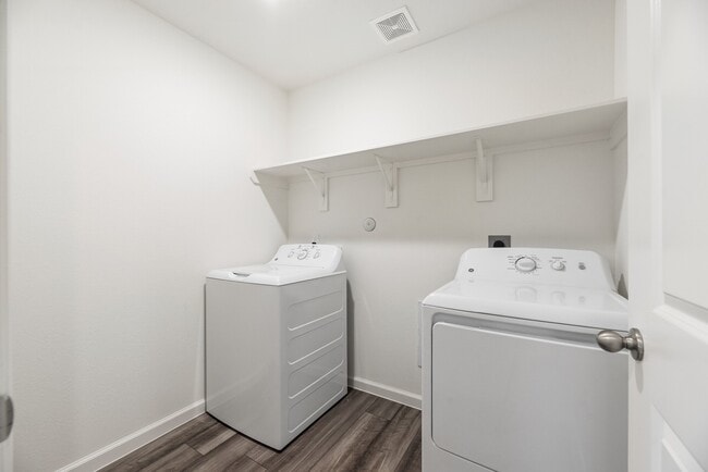 Building Photo - 3603 Admiralty Dr