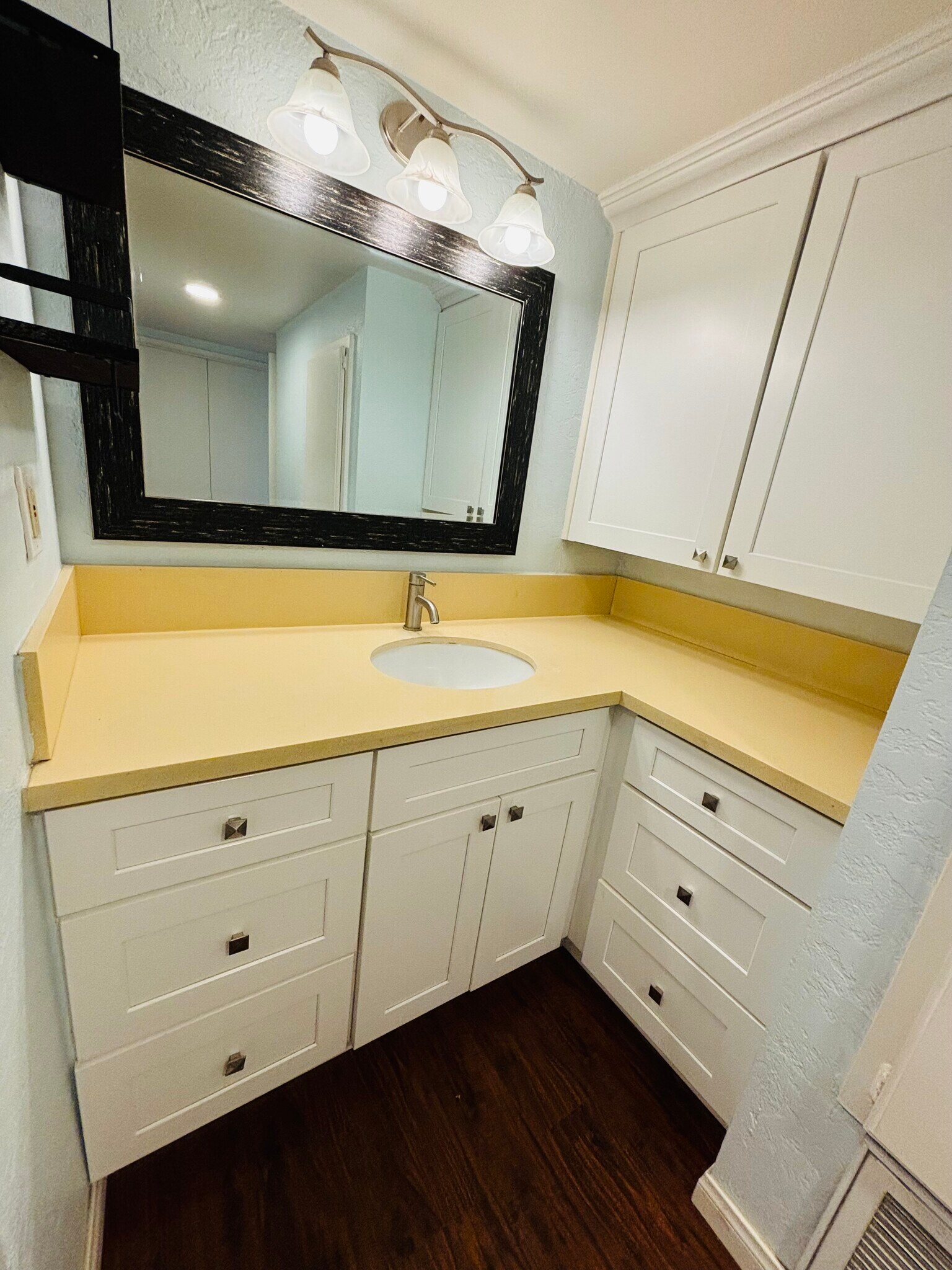 Building Photo - 515 N Jackson St