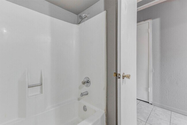 Building Photo - 12702 Fern Forest Dr