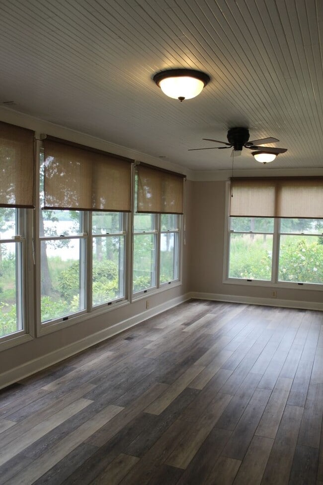 Building Photo - Spacious 4-Bedroom Home in Desirable Walnu...