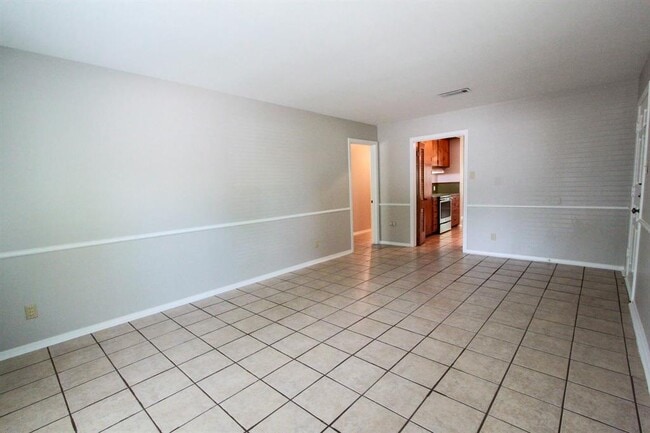 Building Photo - 5712 Fairlane Dr