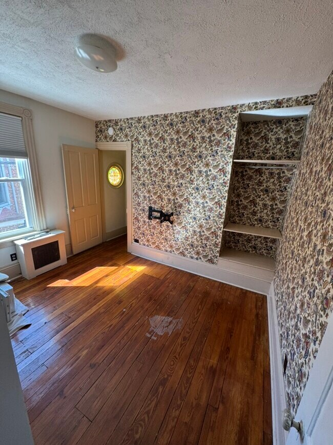 Building Photo - 126 College Ave