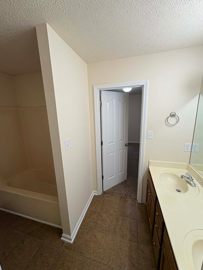 Building Photo - 594 Lost Cir