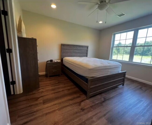 Building Photo - 118 Plains Rd