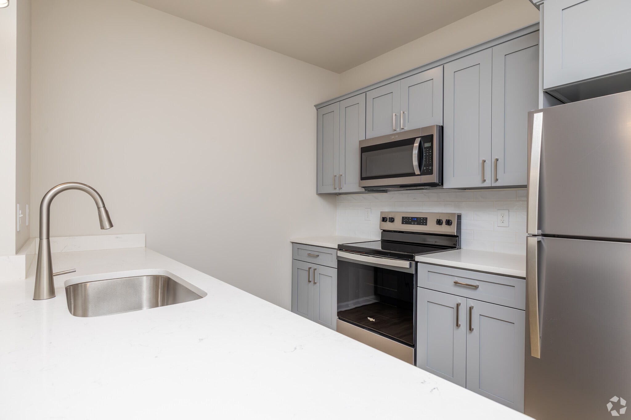 1BR, 1BA - 824SF - Kitchen - 2895 Easton Ave