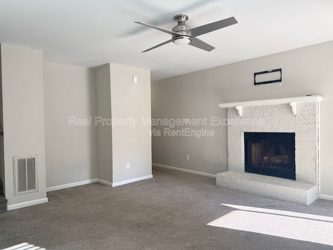 Building Photo - 2922 Glenridge Dr