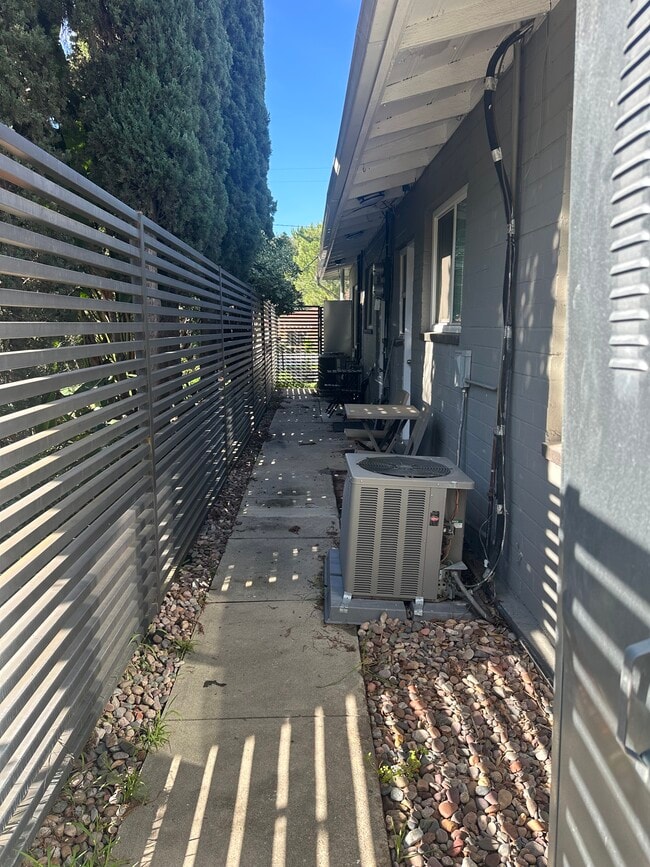 Building Photo - 2449 Florencita Dr W