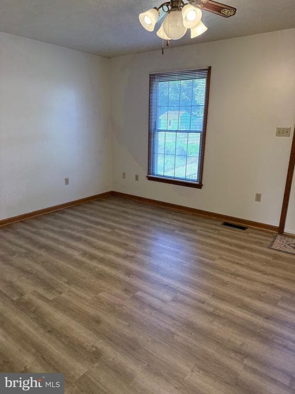 Building Photo - 212 W Whitlock Ave