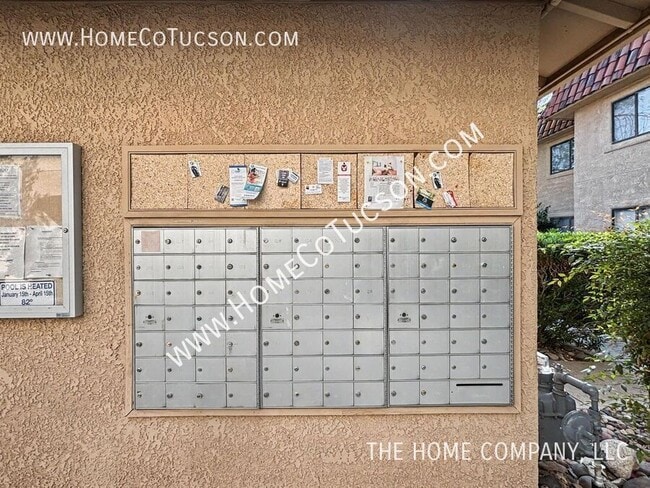 Building Photo - 5750 N Camino Esplendora