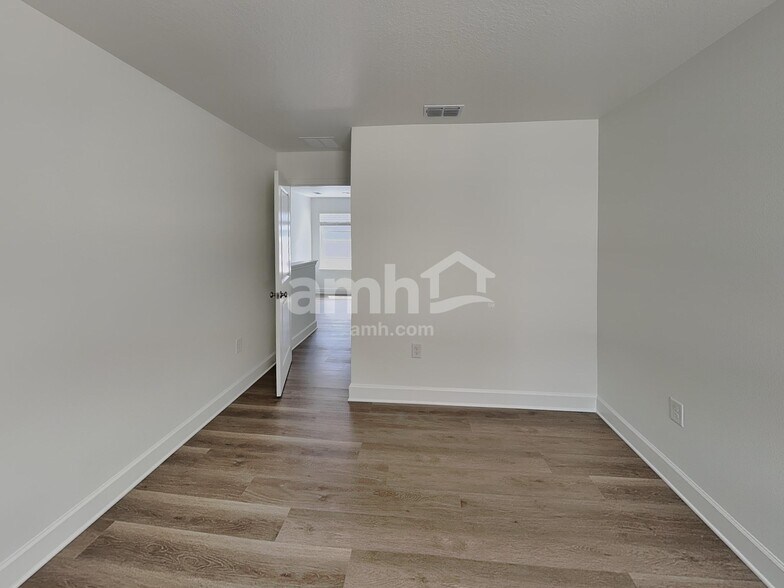Building Photo - 16421 Cheyanne Ct