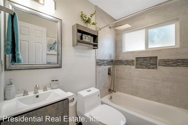 Building Photo - 4 br, 2 bath House - 1301 Poe Lane