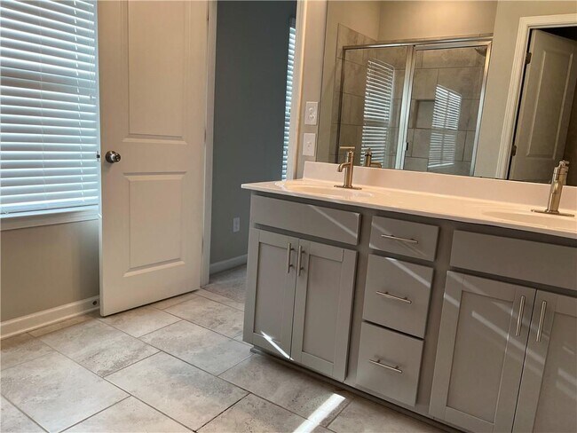 Building Photo - 363 Commons Ave