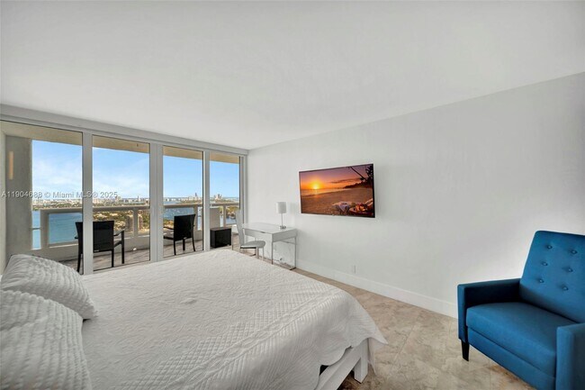 Building Photo - 1717 N Bayshore Dr