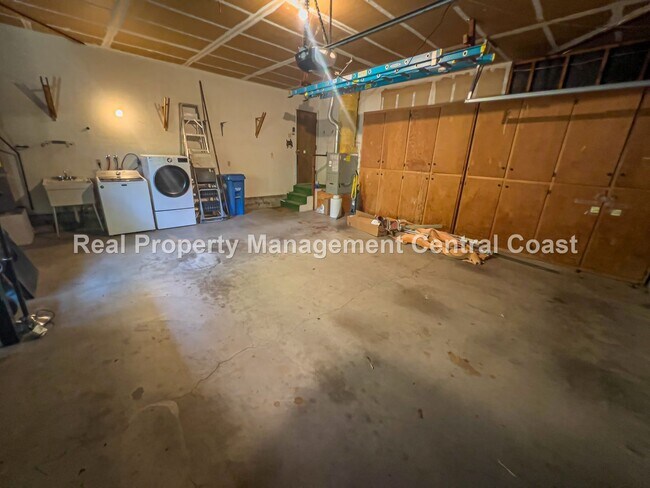 Building Photo - AVAILABLE NOW - Nice Home Near Laguna Lake...
