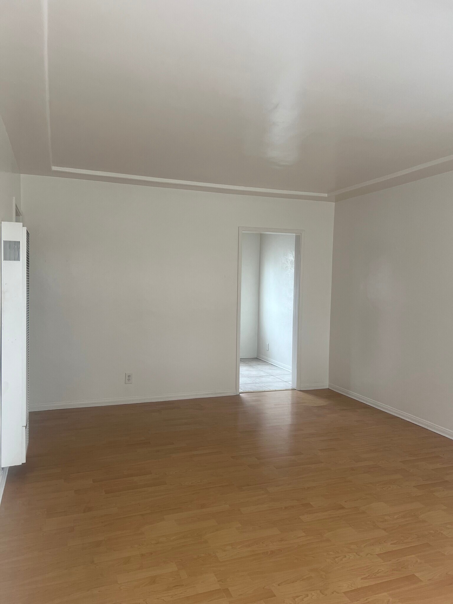 Building Photo - 511 N La Brea Ave