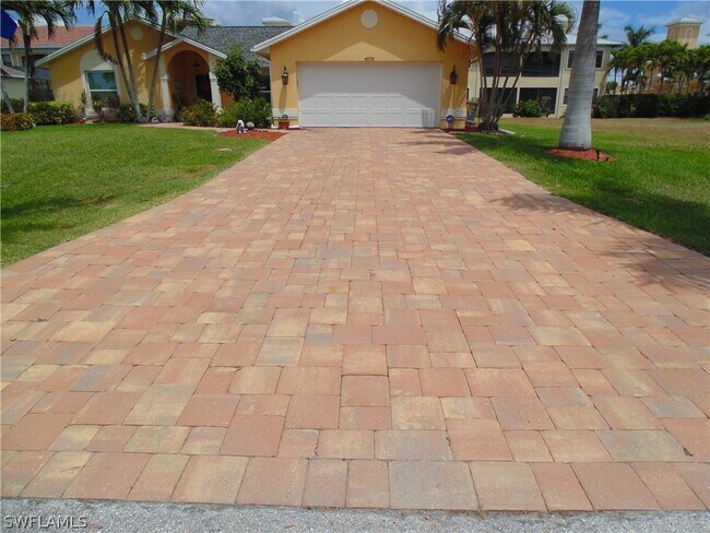 Building Photo - 4835 SW 18th Ave