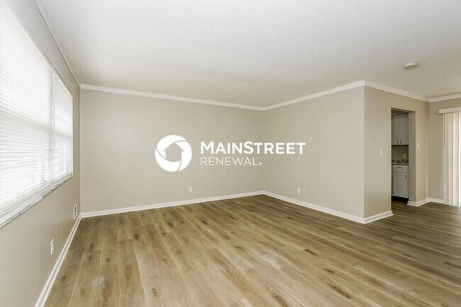 Building Photo - 4 Bedroom Pet-Friendly Home in INDIANAPOLI...