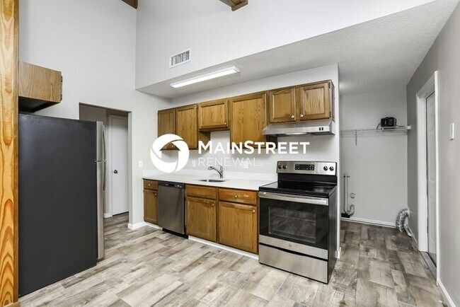 Building Photo - 3 Bedroom Pet-Friendly Home in Deltona, FL with Main Street Renewal