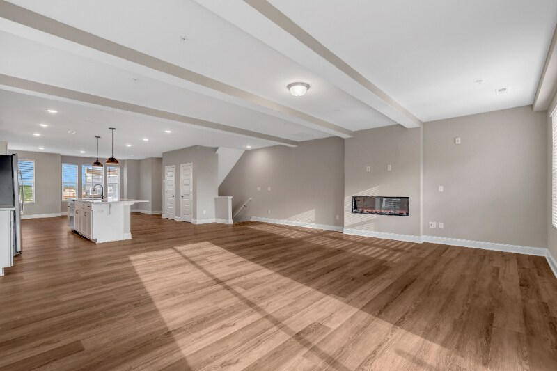 Building Photo - 600 Mkt Grv Dr
