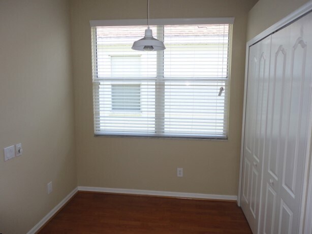 Building Photo - 9303 Huntington Park Way