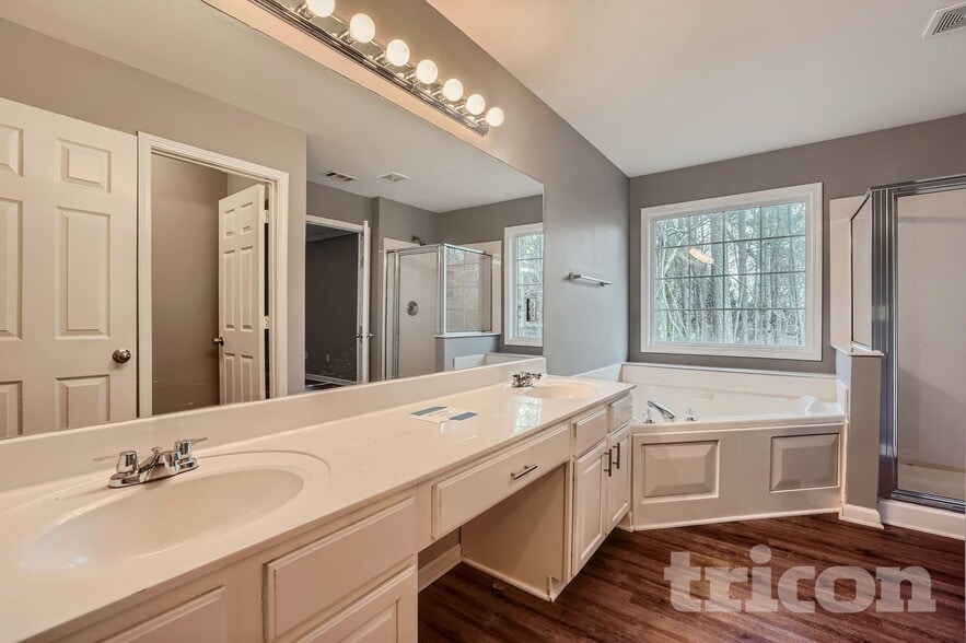 Building Photo - 3890 Brentview Pl NW