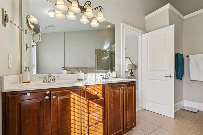 Building Photo - 305 Le Gran Bend