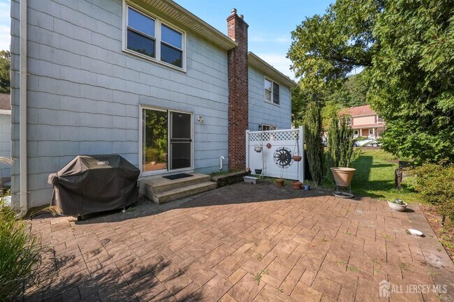 Building Photo - 31 Buttonwood Dr